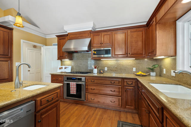 Detail Gallery Image 16 of 46 For 1421 Oneonta Knoll, South Pasadena,  CA 91030 - 5 Beds | 3 Baths