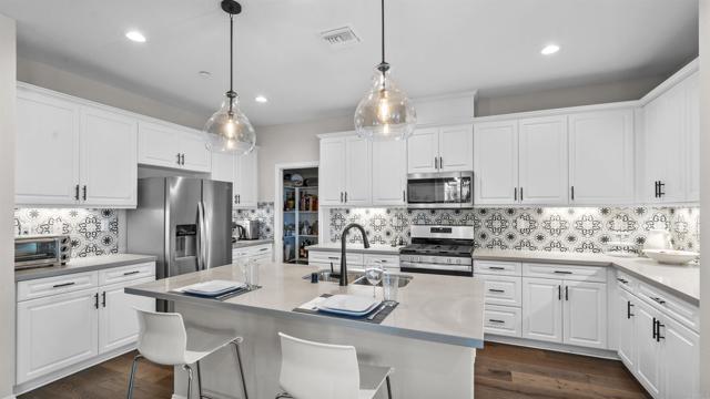 Detail Gallery Image 6 of 28 For 30491 De Caron St, Murrieta,  CA 92563 - 4 Beds | 2 Baths