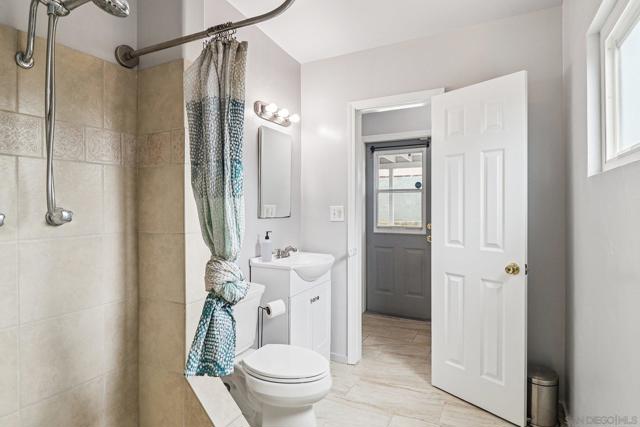 1097 Wayside Ave, El Cajon CA: https://media.crmls.org/mediaz/22d917d1-cb38-4c3d-be3c-286d77897a23.jpg