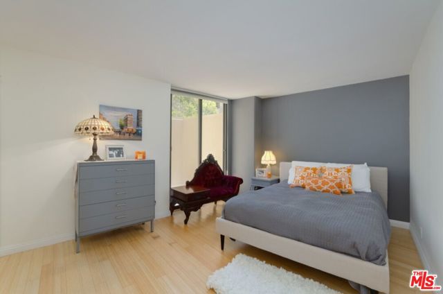 4337 Marina City Drive, Marina del Rey CA: https://media.crmls.org/mediaz/22d9365a-18e8-4276-9906-ad287a7165ed.jpg