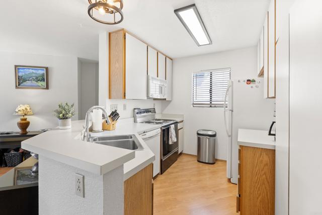 9725 Mesa Springs Way, San Diego CA: https://media.crmls.org/mediaz/22d95dd8-c91d-4cf5-96cf-4338f8e09e53.jpg
