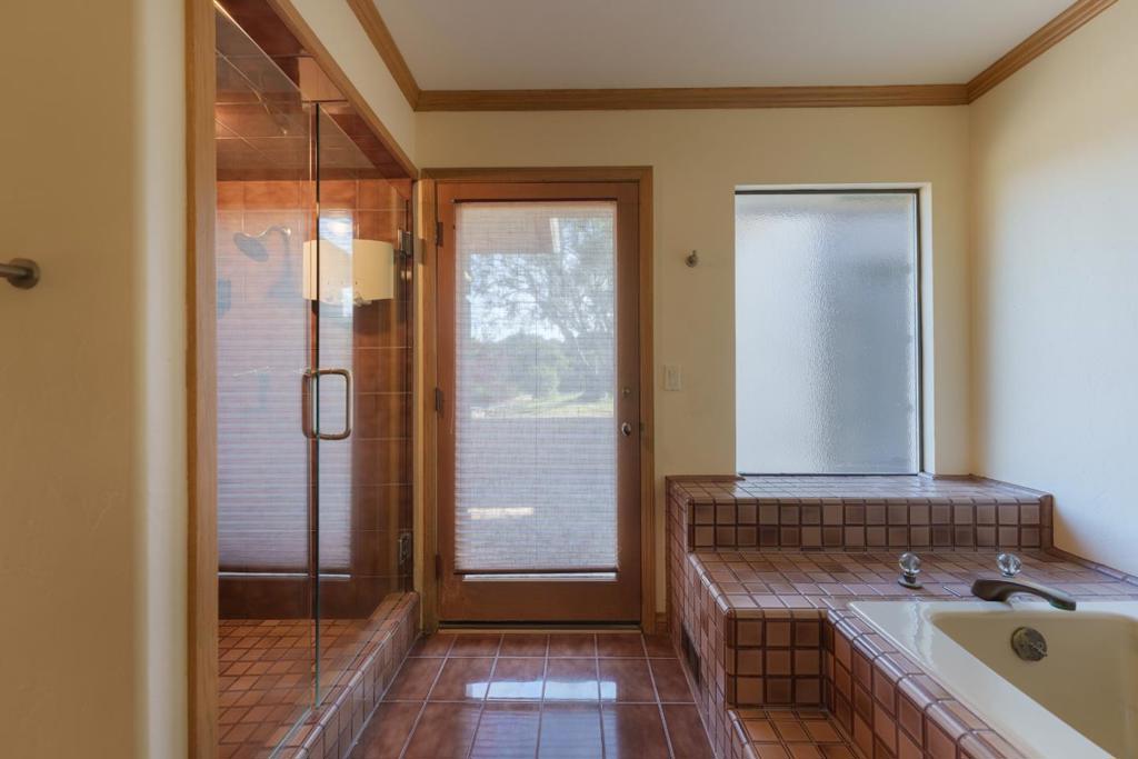 https://media.crmls.org/mediaz/22d96a3a-63eb-4fd9-a26d-63bfe9ee54d5.jpg?preset=X-Large