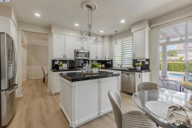 261 Kelley Mist Ct, Tracy CA: https://media.crmls.org/mediaz/22d9d62e-0ad1-4f86-95be-5e4169043ec9.jpg