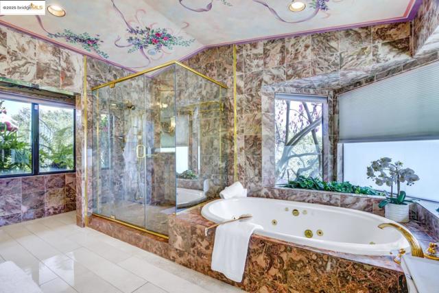 4146 Canyon Rd, Lafayette CA: https://media.crmls.org/mediaz/22da7c17-9fd8-454f-8585-6fcbed0155e2.jpg