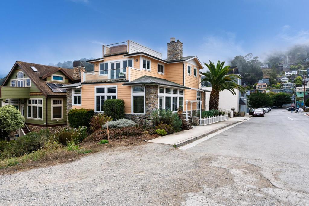 1207 Danmann Avenue