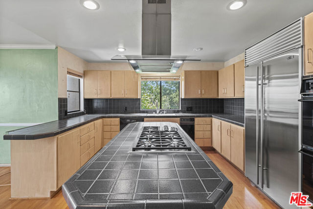 3740 Multiview Drive, Los Angeles CA: https://media.crmls.org/mediaz/22dae32a-18bc-4d7b-a903-f5dcb55aac39.jpg