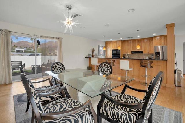 48320 Beverly Drive, Palm Desert CA: https://media.crmls.org/mediaz/22dbeb0e-38d1-492d-b018-3261d8d1edee.jpg