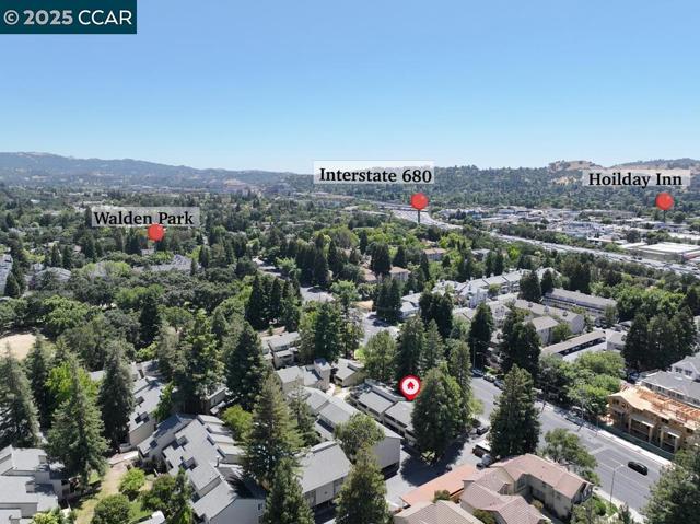 2708 Oak Rd, Walnut Creek CA: https://media.crmls.org/mediaz/22dbed84-4c13-4e2e-ac94-7a3d7691232e.jpg