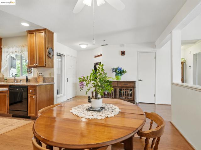177 Bryce Way, Vacaville CA: https://media.crmls.org/mediaz/22dc59d2-8f8d-4f63-9bdf-cc9b3fd4db61.jpg