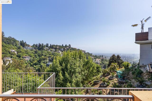 530 Gravatt Dr, Berkeley CA: https://media.crmls.org/mediaz/22dd814c-4181-4bb1-bbc4-004a2c600b99.jpg