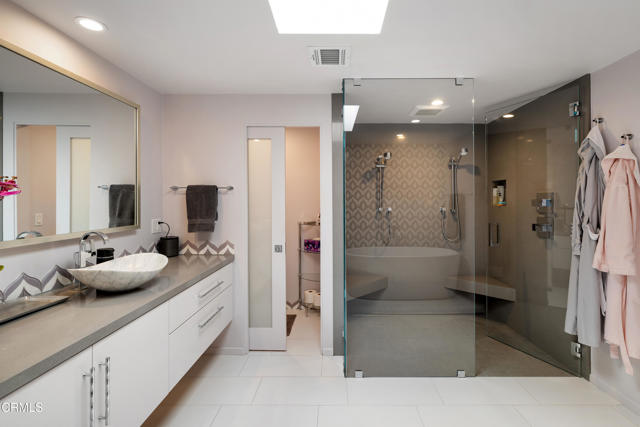 3351 Country Club Drive, Glendale CA: https://media.crmls.org/mediaz/22de14c8-10af-45bd-9669-e203ba51d471.jpg