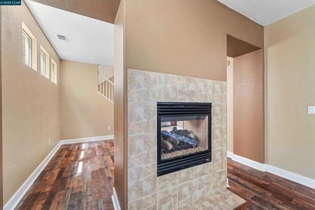 513 Lexington Dr, Vallejo CA: https://media.crmls.org/mediaz/22dedd37-0c15-440b-a246-497fefd9c72c.jpg