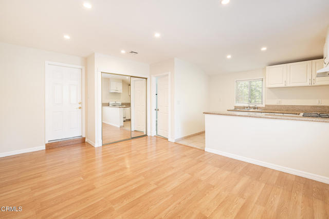 11215 Lull Street, Sun Valley CA: https://media.crmls.org/mediaz/22df1e95-c491-49aa-8df0-c73ddb13ee0a.jpg
