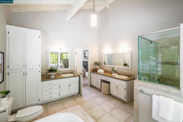 Image 22 of 52 For 1006 Howard Hills Rd