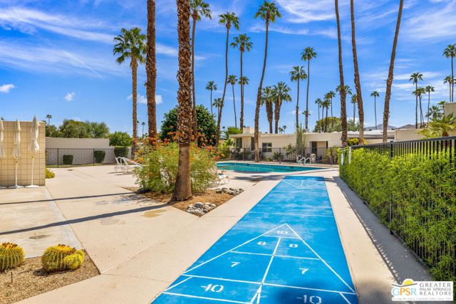 207 Desert Lakes Drive, Palm Springs CA: https://media.crmls.org/mediaz/22dff410-f732-4e20-8a2a-0e813a1d4c39.jpg