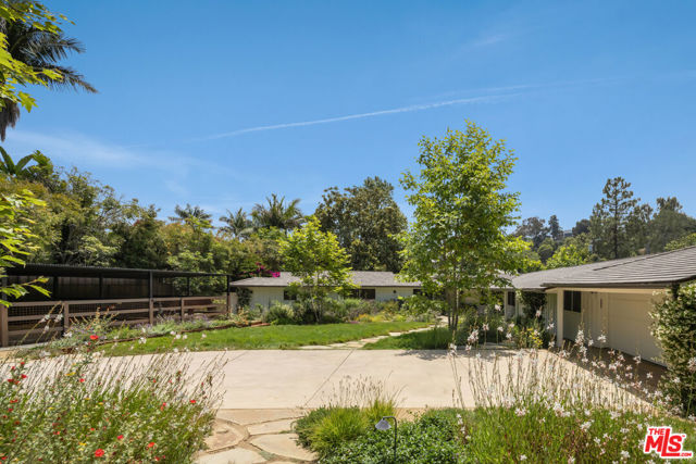 13214 Riviera Ranch Road, Los Angeles CA: https://media.crmls.org/mediaz/22e06eeb-ec0e-4b58-86df-720ba4f135c4.jpg