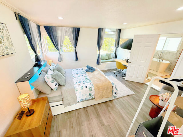 Image 35 of 45 For 15213 Daphne Avenue