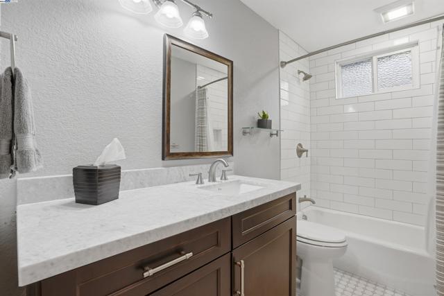 7653 Turquoise St, Dublin CA: https://media.crmls.org/mediaz/22e10a58-69f9-438b-85f6-e1a6b909ca7a.jpg