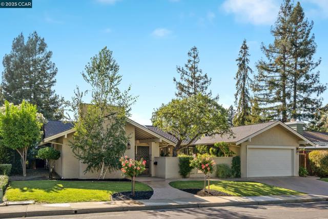131 Clover Hill Court, Danville CA: https://media.crmls.org/mediaz/22e18467-fbcd-4b93-980d-a3bb251cecb2.jpg