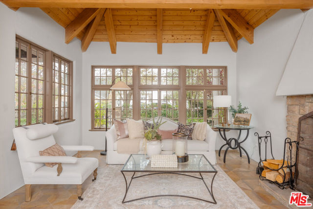 2917 N Poinsettia Avenue, Manhattan Beach CA: https://media.crmls.org/mediaz/22e1d422-561d-40a6-9310-1c75450f9e3b.jpg