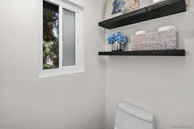 3458 Voyager Cir, San Diego CA: https://media.crmls.org/mediaz/22e1fbd9-6fc3-4674-b0c7-91628a9592af.jpg