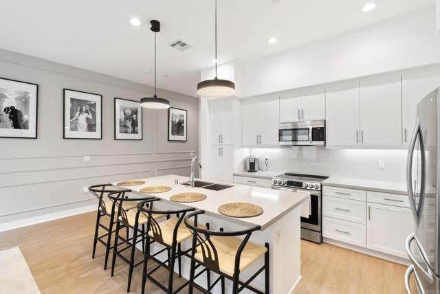 Detail Gallery Image 8 of 24 For 7661 University Ave #103,  La Mesa,  CA 91942 - 3 Beds | 2/1 Baths