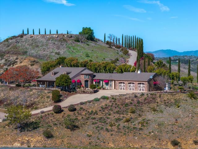 30419 Canyon Estates Road, Vista CA: https://media.crmls.org/mediaz/22e2c06d-7816-417d-b978-6326e9275d85.jpg
