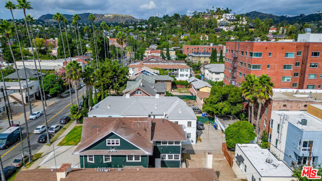 1732 N Wilton Place, Los Angeles CA: https://media.crmls.org/mediaz/22e2d37c-eec2-4fc5-8ebb-8f11bf39bcb1.jpg