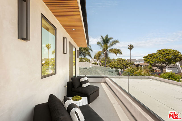 7543 Denrock Avenue, Los Angeles CA: https://media.crmls.org/mediaz/22e35bae-8462-4baa-8373-50cf2d949247.jpg