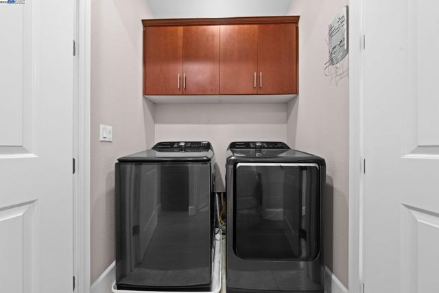 5223 S Esprit Loop, Dublin CA: https://media.crmls.org/mediaz/22e36238-0ca6-4605-89cc-245229133939.jpg