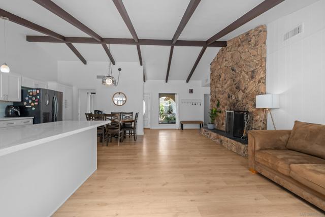 16273 Arena Dr, Ramona CA: https://media.crmls.org/mediaz/22e3a750-5165-4c8e-848a-a0428afba072.jpg