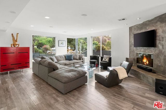 Drew Fenton | 1257 Bienveneda Avenue Pacific Palisades CA | MLS: 7385502