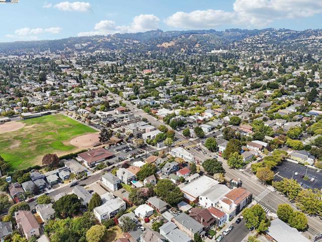 511 59Th St, Oakland CA: https://media.crmls.org/mediaz/22e3dbd9-5167-4be0-95af-1febc12637c5.jpg