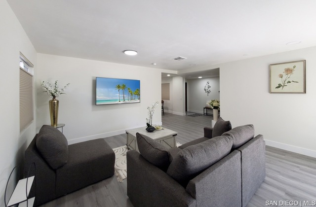 15927 Los Reyes Street, Fountain Valley CA: https://media.crmls.org/mediaz/22e47ddc-5b67-4178-b45f-c6045683d9f6.jpg