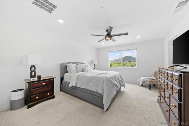 35052 Hacienda Heights, Fallbrook CA: https://media.crmls.org/mediaz/22e4d471-cf88-415d-9845-3f54b1a9dcb0.jpg