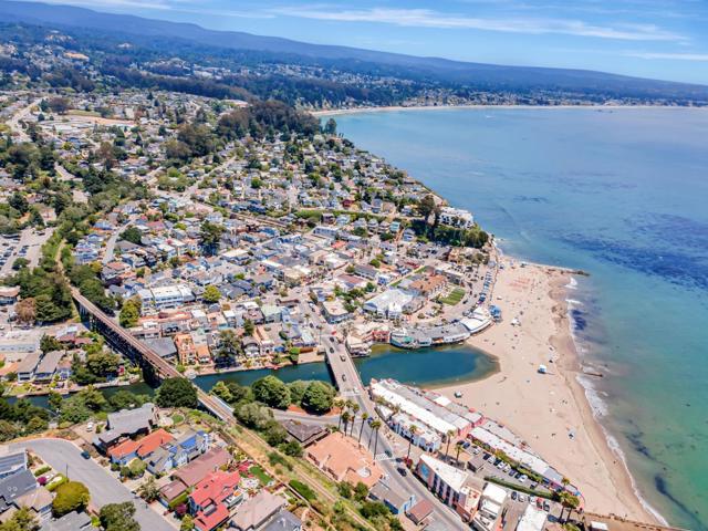 5005 Emerald Street, Capitola CA: https://media.crmls.org/mediaz/22e4fad5-aeb1-4259-a760-b3862d587a15.jpg