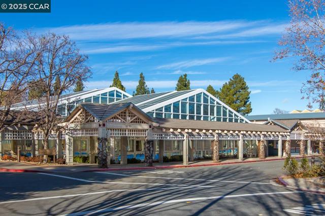 1349 Running Springs Rd, Walnut Creek CA: https://media.crmls.org/mediaz/22e5a493-1cbe-4b62-891e-923493bfe3c5.jpg