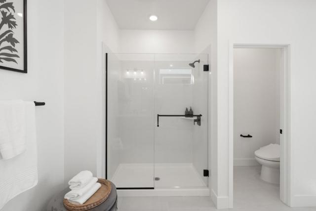 2815 Crusader, Alameda CA: https://media.crmls.org/mediaz/22e5a727-cf76-4d12-9135-2d417e629ea1.jpg
