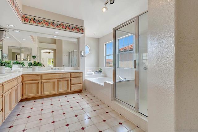 11515 Corte Playa Las Brisas, San Diego CA: https://media.crmls.org/mediaz/22e64c68-ae56-4997-877f-0e94cd4d51b3.jpg