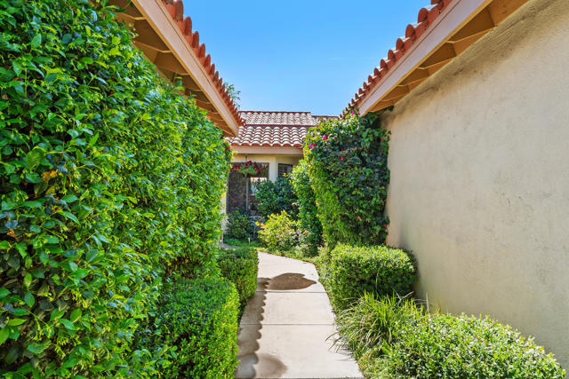 265 Calle Del Verano, Palm Desert CA: https://media.crmls.org/mediaz/22e6c070-56f1-4c84-8d40-4788bd7fc28b.jpg