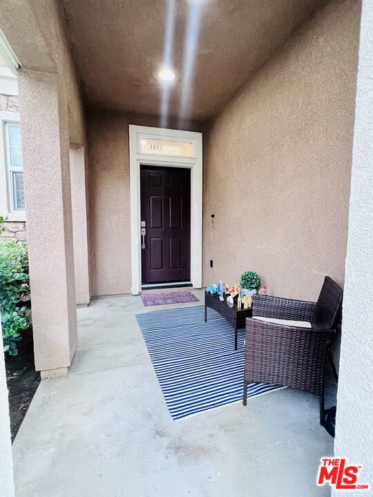 9009 S Calvin Way, Inglewood CA: https://media.crmls.org/mediaz/22e7718f-fd93-4615-a340-4dc439b7a0f7.jpg