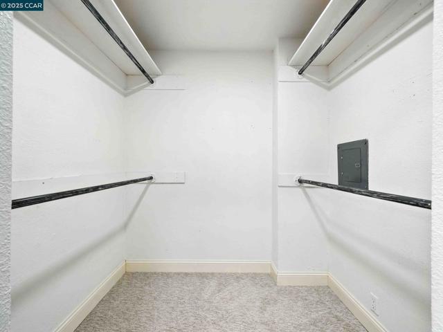 218 Jewel Ter, Danville CA: https://media.crmls.org/mediaz/22e7e782-a367-4f78-87b7-91a304a2119f.jpg