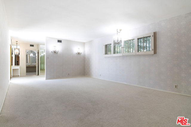 180 N Highland Avenue, Los Angeles CA: https://media.crmls.org/mediaz/22e83a82-279c-4a3e-a890-c91770538668.jpg