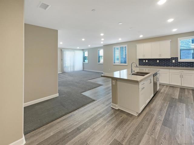 10411 Walden Way, San Diego CA: https://media.crmls.org/mediaz/22e8c3f7-9c13-4e66-ada4-7babc33b6c9c.jpg