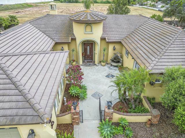 1508 Sequoia Lane, Vista CA: https://media.crmls.org/mediaz/22e90fc4-dac6-4bc3-8e75-f555239c0e53.jpg