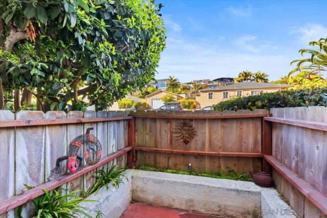 3149 Dickens St, San Diego, California 92106, 3 Bedrooms Bedrooms, ,2 BathroomsBathrooms,Condominium,For Sale,Dickens St,250000588SD