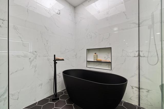 6555 Caminito Northland, La Jolla CA: https://media.crmls.org/mediaz/22e92139-5828-4f91-baa6-96793bc2c4d0.jpg