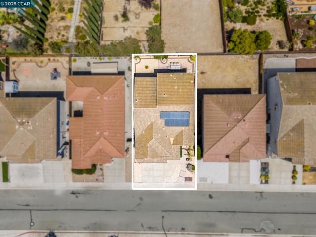 1426 Santa Teresa Dr, Pittsburg CA: https://media.crmls.org/mediaz/22eb41f4-4836-4924-ab8b-d81b357624f0.jpg