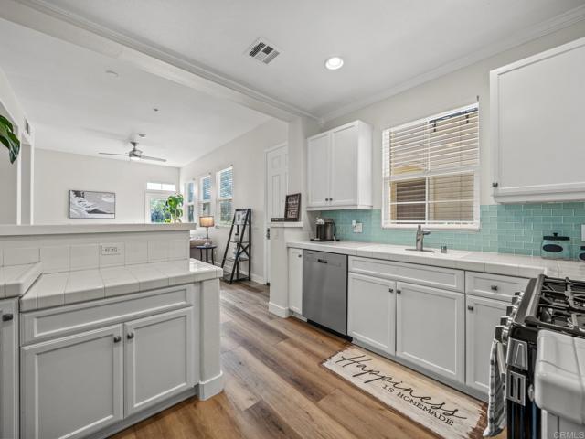Detail Gallery Image 12 of 44 For 780 Anchor Cove, San Diego,  CA 92154 - 2 Beds | 2 Baths