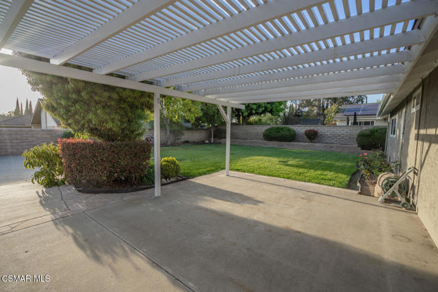 3065 Starling Avenue, Thousand Oaks CA: https://media.crmls.org/mediaz/22eb80fd-bcac-44cf-808c-478141a41ff8.jpg
